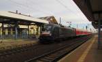 DB ES 64 U2-028 mit der RB 16317 von Eisenach nach Halle (S) Hbf, im Bf Gotha; 03.11.2011