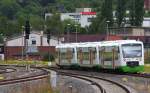 Macht es eigentlich Sinn....Lok bespannte Zge abzuschaffen und dafr Triebwagen in Mehrfachtraktionen fahren zu lassen?    Drei Regioshuttle der Erfurter Bahn (VT 315 + 302 + unbekannt) verlassen den