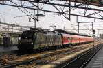 DB ES 64 U2-001 mit der RB 16310 von Halle (S) Hbf nach Eisenach, am 09.07.2013 in Erfurt Hbf.