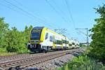 Als RB (Freiburg (Brsg) Hbf - Müllheim (Baden)) fuhr am späten Morgen des 02.06.2020 der 1462 503-2 bei der Gemeinde Hügelheim über die Rheintalbahn in Richtung Zielbahnhof,