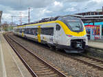 ET 463 704 steht im Auftrag von Arverio BW im Bahnhof von Waiblingen als MEX 13 nach Aalen, 31.03.2026.