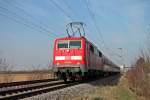 Ebenfalls am 08.03.2014 die 111 054 als Nachschuss mit einer RB aus Neuenburg (Baden) nach Freiburg (Brsg) Hbf nördlich von Müllheim (Baden).