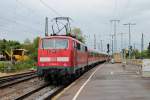 Nachschuss auf 111 060-0  1000 Jahre Gundelfingen  bei der Ausfahrt am 18.04.2014 mit einer RegionalBahn in Müllheim (Baden) nach Freiburg (Brsg) Hbf.