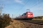 Nachschuss auf die Freiburger 111 048-5 am 31.10.2014, als sie mit einer RB (Basel Bad Bf - Offenburg) bei Hügelheim ihrem nächsten Zwischenhalt in Buggingen entgegen fuhr.