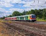 Werbe-Steuerwagen 50 80 82-34075-5 Bnrdzf von DB Regio für die U19 Fussball EM in Deutschland kommt mit der RB 19329 nach Geislngen an der Steige.(Süßen 15.7.2016.)