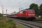 Einfahrt am 10.06.2015 von der Freiburger 111 061 mit einer RB (Offenburg - Basel Bad Bf in Müllheim (Baden).