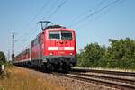Mit einer RB (Offenburg - Basel Bad Bf) fuhr am 10.07.2015 die Freiburger 111 064 bei Hügelheim ihrem nächsten Zwischenhalt in Müllheim (baden) entgegen.