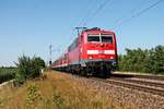 Am 10.07.2015 bespannte die Freiburger 111 061 eine RB (Offenburg - Basel Bad Bf), als sie bei Hügelheim in Kürze in ihren nächsten Zwischenhalt in Müllheim (Baden) einfuhr.