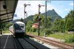 Einfahrt des RE 2082  KNIGSSEE  von Berchtesgaden Hbf nach Hamburg-Altona, hier in Bad Reichenhall.