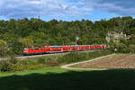 Als RB 59157 ging es für die 111 100 mit ihrer Ersatzgarnitur wieder zurück nach München HBF. Bei Esslingen im Altmühltal an der Grenze zwischen Mittelfranken und Oberbayern konnte ich den Zug dokumentieren (21. September 2022).