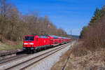 146 241 mit RE 4856 (M�nchen Hbf - N�rnberg Hbf) bei Postbauer-Heng, 11.04.2022