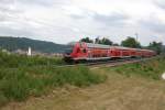 RE 35934 Mnchen-Ingolstadt-Treuchtlingen-Nrnberg fhrt am 17.07.2010 bei Dollnstein durchs Altmhltal.