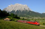 RB 5529 nach Garmisch-Partenkirchen konnte dann auch noch lokbespannt (mit ex-Olympia Werbelok 111 031) unter dem Zugspitz-Massiv verewigt werden.