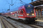 DBpzfa 766.1 als RE 18491 von Rostock Hbf nach Berlin Hbf(tief)stand am Abend des 19.10.2019 im Rostocker Hbf