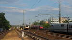Kein Stitching!
Viel Verkehr herrschte am Abend des 28.06.2021 auf der Strecke zw. Berlin Spandau und Stadtbahn/Hauptbahnhof.
So trafen sich auf Höhe Stresow der parallel fahrende RE der ODEG und der ICE gen Westen mit dem stadteinwärts fahrenden Talent 2 der DB Regio.
(fehlt nur noch die S-Bahn :-) )

Berlin, der 28.06.2021