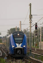 563 005 erreicht als RB 27 seinen Zielbahnhof Berlin-Karow.

~Berlin-Karow (Bahnsteig), 09.08.2025