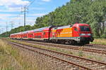 DB Regio AG - Region Nordost mit  182 020 (NVR-Nummer: 91 80 6182 020-8 D-DB) und dem RB 32 nach Ludwigsfelde am 23. Juni 2026 bei Diedersdorf.