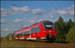 DB 442 138 auf dem Weg durch die Berliner Wuhlheide nach B.-Schnefeld um am 01.10.2013 die RB14 nach Nauen zu verstrken
