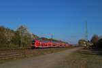 DB Regio Doppelstockwagenzug mit einer 146 am Ende als RE30 nach Kassel am 05.04.20 in Assenheim (Wetterau)