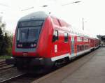 SE 15727 von Wchtersbach nach Frankfurt(Main)Hbf der DB Regio AG wartet in Wchtersbach auf seine Abfahrt. Am Zugschluss Doppelstock-Steuerwagen DBpbzf 763.6.<br><br>
Datum: 20. April 2001

