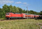 RE1 des Hanse-Express mit der 120 204-3 in Front, kurz vor der Einfahrt am Bahnhof Büchen.