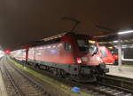 182 023-2 stand am Morgen des 04.12.2019 mit RE 4355 von Rostock Hbf nach Elsterwerda im Rostocker Hbf.