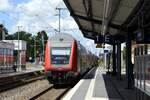 GREIFSWALD (Landkreis Vorpommern-Greifswald), 04.07.2025, RE3 nach Stralsund Hbf bei der Ausfahrt aus dem Bahnhof Greifswald