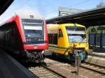 RE 38210 nach Wismar am Bahnsteig 4 und VT 650.56 dr -ODEG- als OE 80379 aus Hagenow am Bahnsteig 5 a, Ludwigslust Bf 01.08.2009