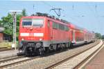 GREVEN (Kreis Steinfurt), 06.07.2013, 111 143-4 als RE15 nach Münster(Westf) Hbf bei der Einfahrt in den Bahnhof Greven