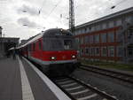 RB 65 Verstärker steht mit Karlsruher Kopf voraus in Münster Hbf und wird in Kürze nach Rheine aufbrechen.
Oktober 2017