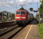 Ein Nachschuss von der 111 111 DB schiebt den RE4 aus Aachen-Hbf nach Dortmund-Hbf und kommt aus Richtung Aachen-West,Laurensberg,Richterich, und fährt durch Kohlscheid in Richtung