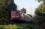 Ein Nachschuss von der 111 122 DB schiebt den RE4 aus Aachen-Hbf nach Dortmund-Hbf und kommt aus Richtung Aachen-West,Laurensberg,Richterich,Kohlscheid die Kohlscheider-Rampe hinunter nach