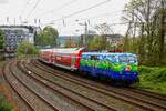DB 111 074  Hilde  mit RB48-Ersatzzug in Wuppertal, April 2022.