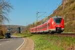 DB 1440 221 mit Fernlicht als RE8 nach Koblenz in Erpel, April 2025.
Grüße an den Lokführer!