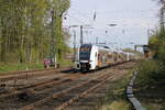 National Express 462 026 (94 80 0462 026-6 D-SDEHC) + 462 170 als  RRX  RE 26818 von Hamm (Westf) Hbf nach Aachen, am 09.04.2026 in Dortmund-Scharnhorst.