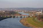 2 612er begegnen sich auf der Marienbrcke in Dresden am 15.11.2008, aufgenommen von der Laterne der Frauenkirche.