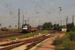 DB ES 64 U2-009 mit der RB 16315 von Eisenach nach Halle (S) Hbf, in Grokorbetha; 26.08.2011