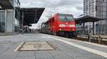 146 239-9  Richtung Heimat  wartet am 5. Juli 2020 mit ihrem RE in Karlsruhe Hbf auf die Abfahrt in Richtung Konstanz.