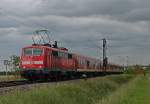 Am Mittag des 23.05.2013 schob die Freiburger 111 054 eine RB von Neuenburg (Baden) nach Offenburg. Hier ist der Regio kurz hinter Mllheim (Baden) bei Hgelheim.