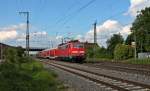 Einfahrt am 14.05.2014 von der 111 061, die an diesem Tag außerplanmäßig einen RE von Offenburg nach Schliengen bespannte, in Müllheim (Baden).