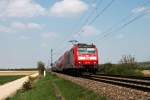 Am Gegenzug von 146 113-6 am 13.04.2014 fuhr 146 115  Baden-Württemberg erfahren , als sie hier kurz vor dem Halt in Müllheim (Baden) am Fotografen vorbeifuhr.