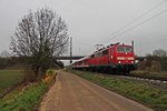 Einfahrt am 29.11.2014 über das Überholgleis in Müllheim (Baden) von 111 061 mit einer RB (Offenburg - Neuenburg (Baden)).