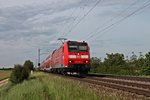 Mit einem RE (Offenburg - Basel SBB) fuhr am 12.05.2015 die 146 114-4  Baden Württemberg erfahren  bei Hügelheim ihrem nächsten Zwischenhalt in Müllheim (Baden) entgegen.