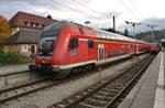 RB5418 von Klais nach Ohlstadt fährt am 19.10.2019 aus Garmisch-Partenkirchen aus. Schublok war 111 027-9.