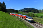 Inzwischen ist die ozeanblau-beige 218 446 zur Stammlok des im Sommerhalbjahr verkehrenden Radexpress RE 57392 von München HBF nach Lindau geworden und zieht Eisenbahnfreunde von nah und fern ins