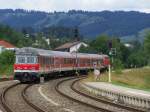 Ein Regionalexpress gezogen von einer 218er verlsst den Bahnhof Immenstadt(Allgu). Aufgenommen am 30.Juli 2007