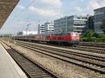 218 471 schiebt einen RE aus Kempten am 10.7.2013 durch München-Laim gen München Hauptbahnhof.