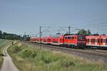 111 181 schob am 4.7.2014 den RE 4893 aus Ingolstadt durch Asbach bei Petershausen gen München entgegen.