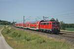 111 214 verkehrte am 4.7.2014 als RB 59150 von München nach Nürnberg und konnte bei Asbach kurz vor dem Halt Petershausen (Obb.) aufgenommen werden.