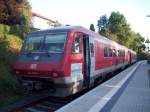 RE nach Nrnberg, am Bahnhof Neustadt(Waldnaab).(27.08.08)  Die Strecke wurde von Weiden nach Neustadt verlngert und ein   neuer Bahnsteig gebaut.Das war die Nebenstrecke in Richtung Flo.